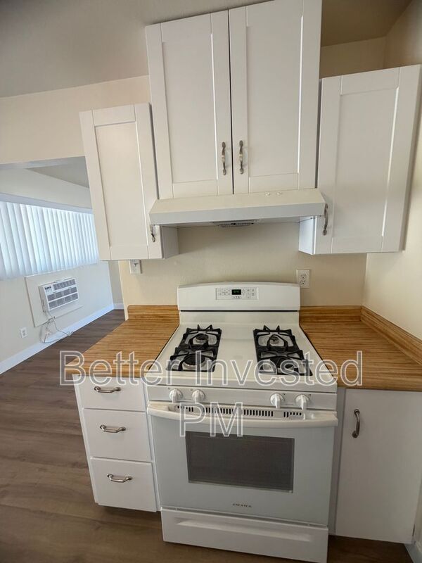 Photo - 206 Rosemary Ln