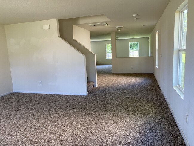 Photo - 204 Valleyside Dr NE