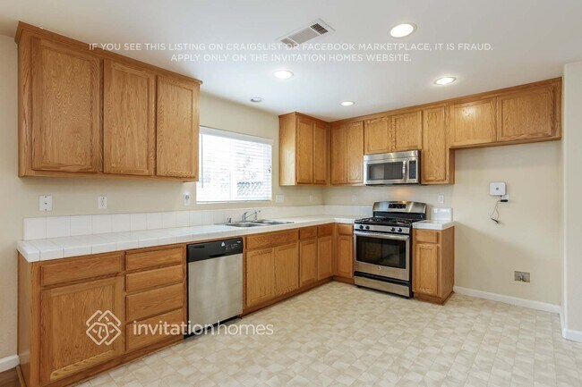 Photo - 1647 Dewey St