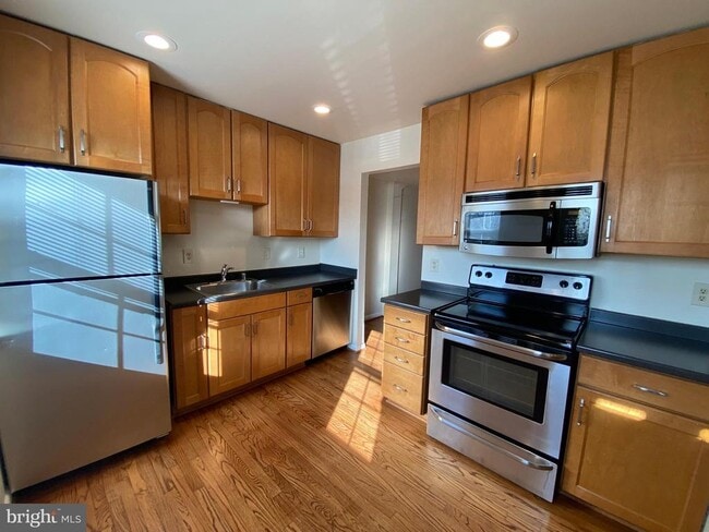 Building Photo - 7432 Pohick Rd