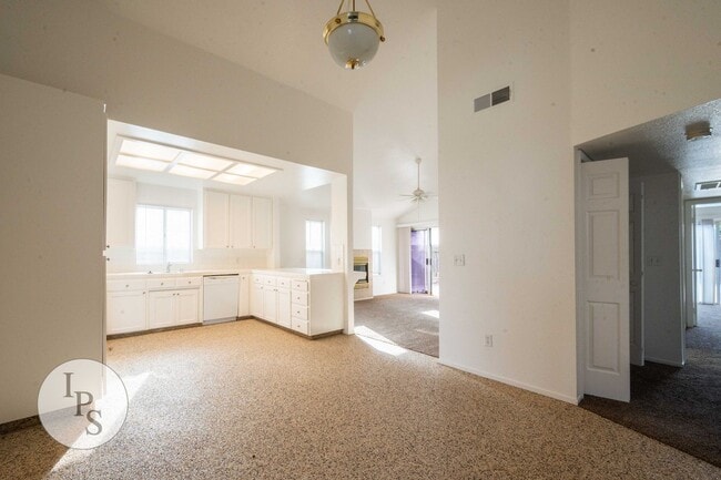 Photo - North West Fresno Home, 3BR/2BA, Lots of Amenities