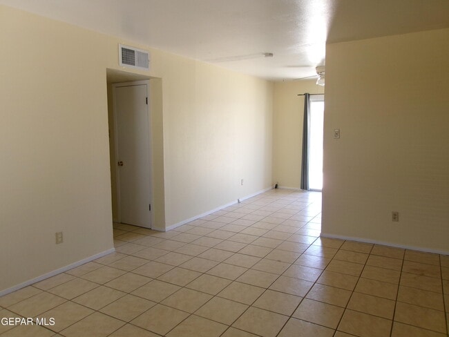 Photo - 10037 Oakwood Dr