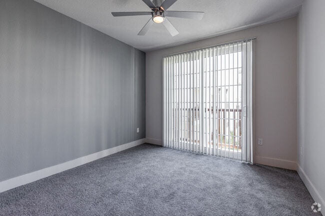 2 BR , 2 BA - 1,067SF - The Princeton at College Park