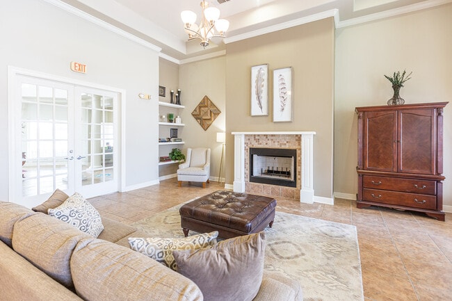 Building Photo - Town Square