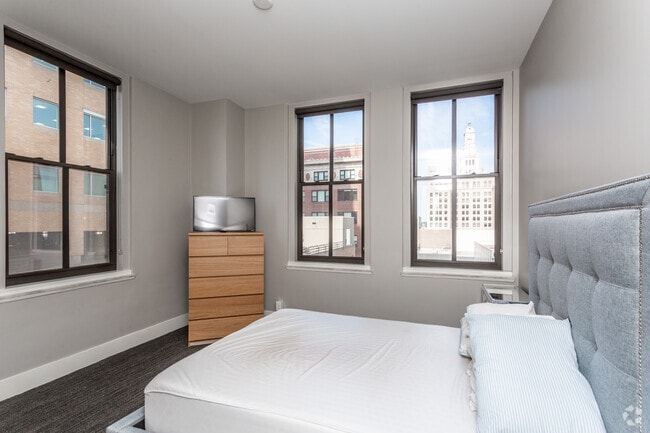 2BR 1,211 SF - Second Bedroom