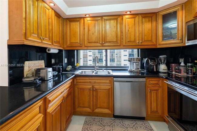 Photo - 17011 N Bay Rd Unit 906