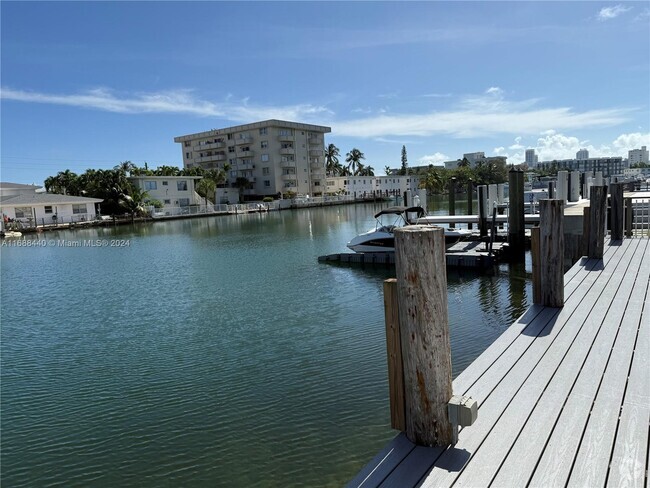 Building Photo - 8435 Crespi Blvd Unit 1 Rental