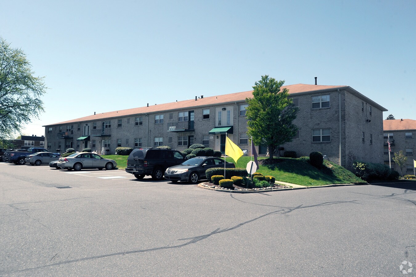Beechwood Gardens - Beechwood Gardens Apartments