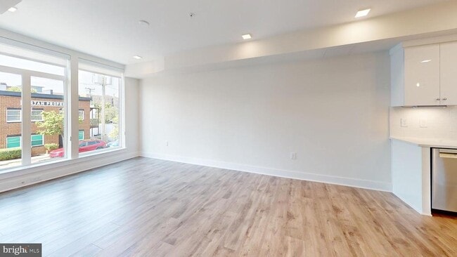 Photo - 701 N Henry St Unit 218