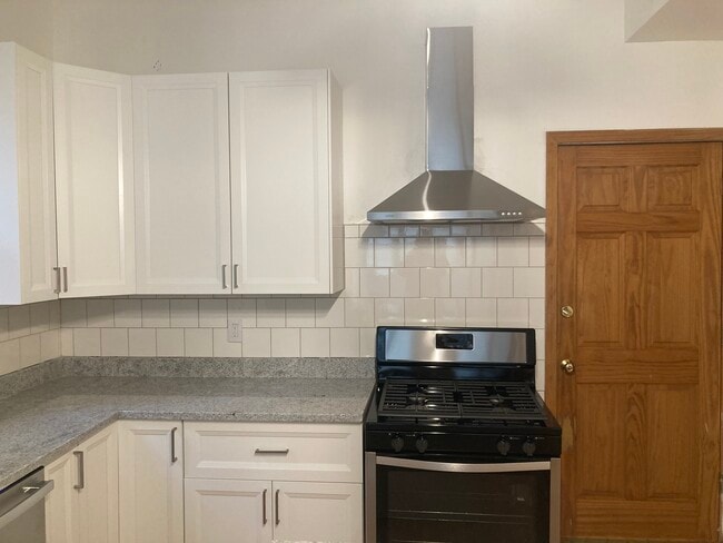 Photo - 747 N Throop St