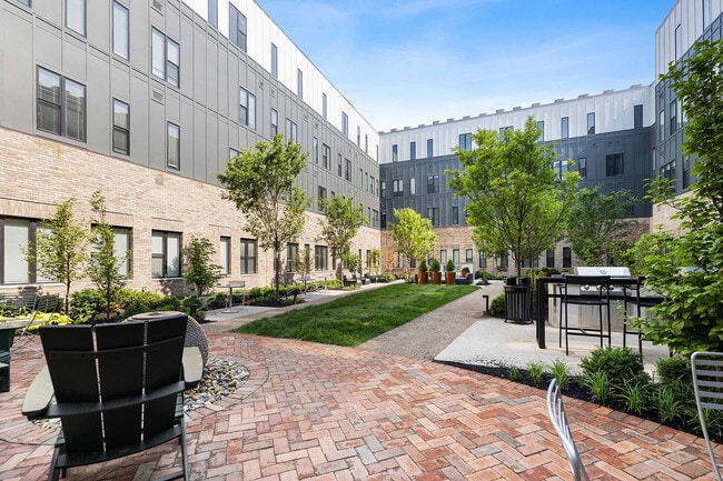 12 - Jaeger Square - Courtyard