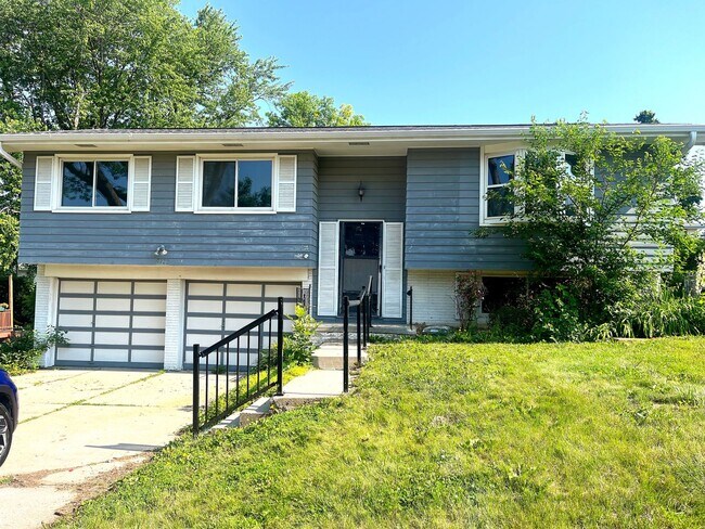 Charming 2 Bed, 1.5 Bath Home in Omaha – P... - Charming 2 Bed, 1.5 Bath Home in Omaha – P...