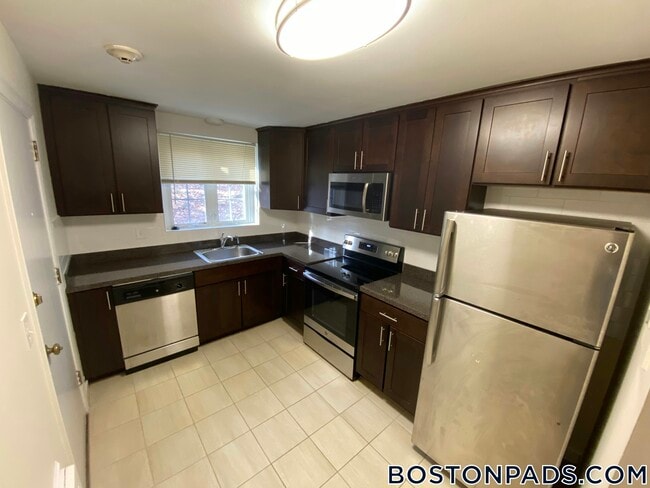 Photo - 17 Captain Parker Arms Unit 14