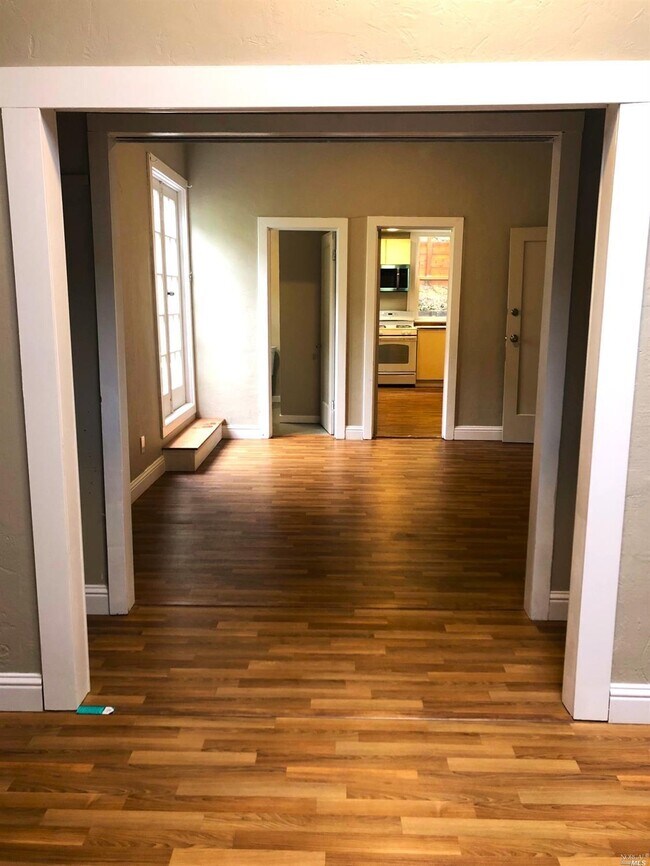 Photo - 725 Bridgeway