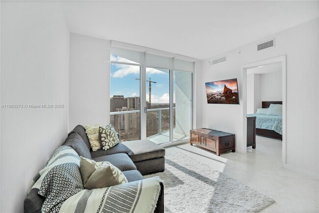 Photo - 185 SW 7th St Unidad 2002