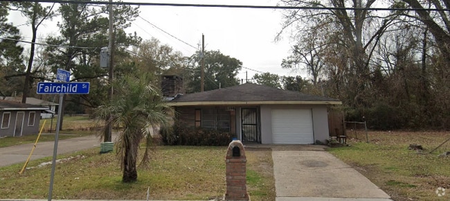 Building Photo - 2358 Fairchild St Rental