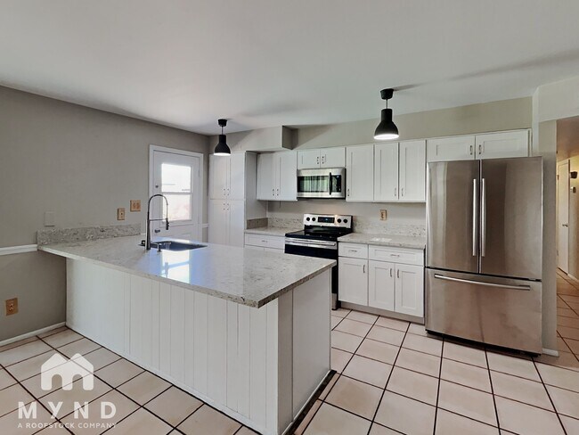 Photo - 537 E Laguna Dr