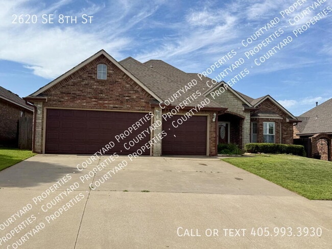 Photo - 2620 SE 8th St