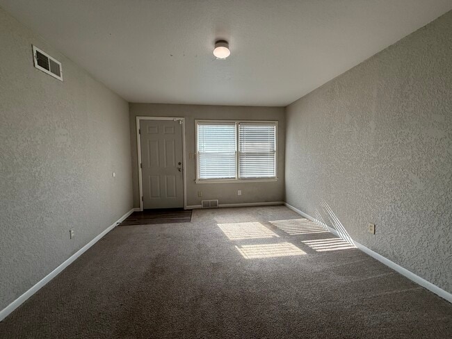 Photo - 1420 E 31st St S