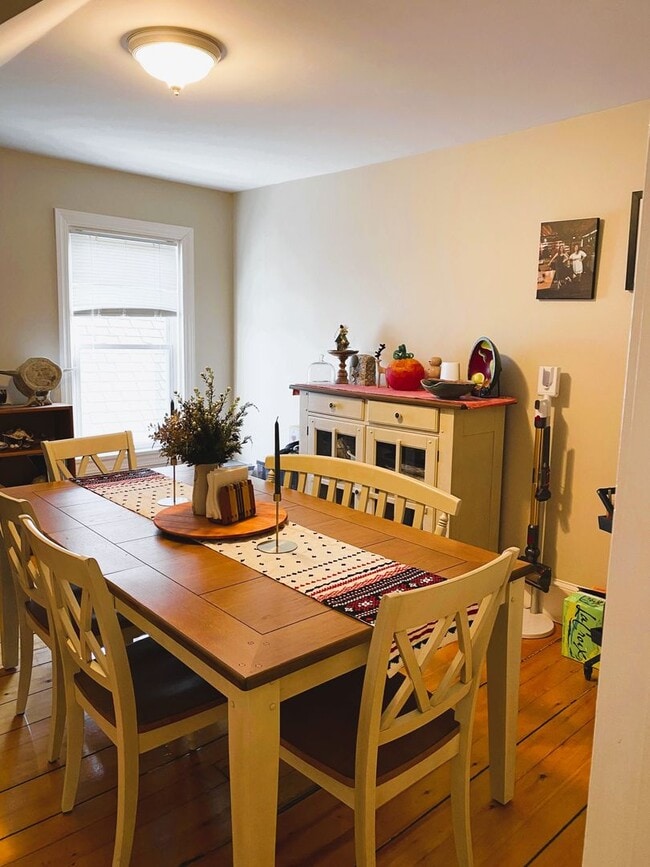 Photo - 74 Woodbine St