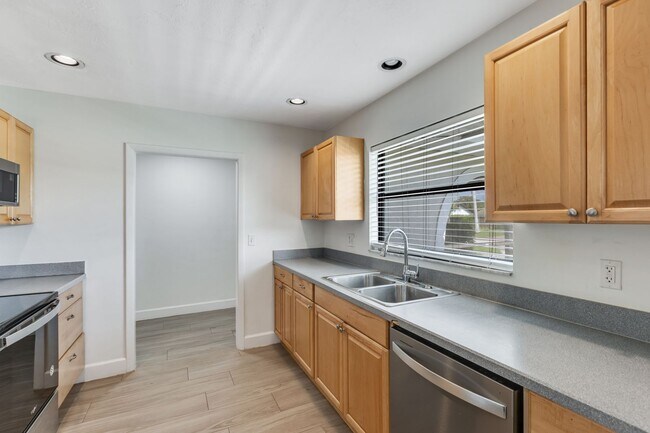 Photo - ** WILLOUGHBY ACRES ** POOL HOME - 3 BED / 2 BATH - PETS OK! - NORTH NAPLES - ANNUAL RENTAL