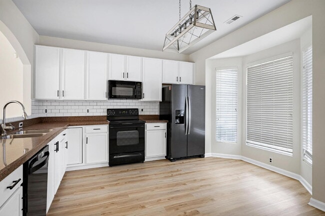 Photo - 812 Walnut Woods Dr