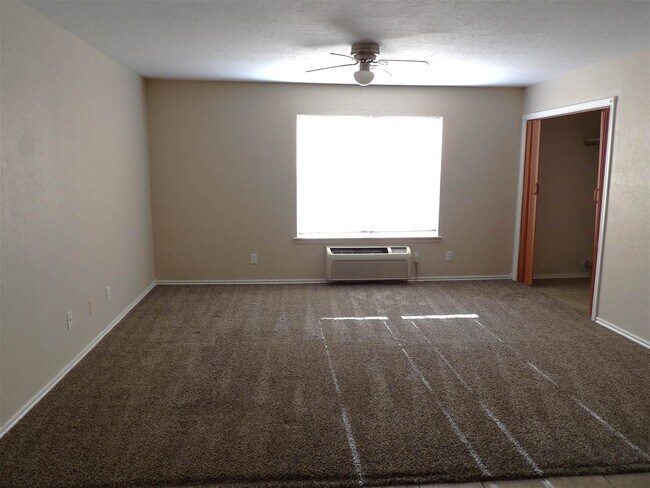 Building Photo - 2416 SW G Ave Unit 202