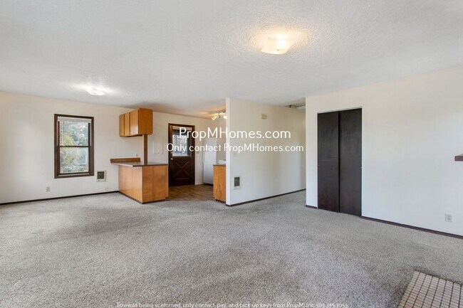 1102 SE Umatilla St Unit 1102 SE Umatilla Street Unit 3