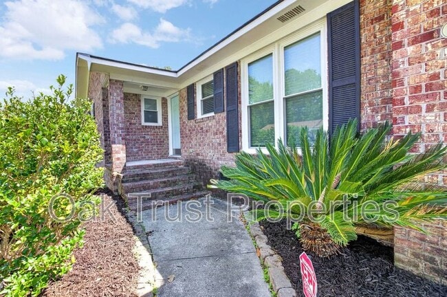 Photo - 220 Cornell Dr