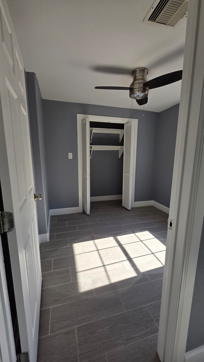 Photo - 9426 Sandra St