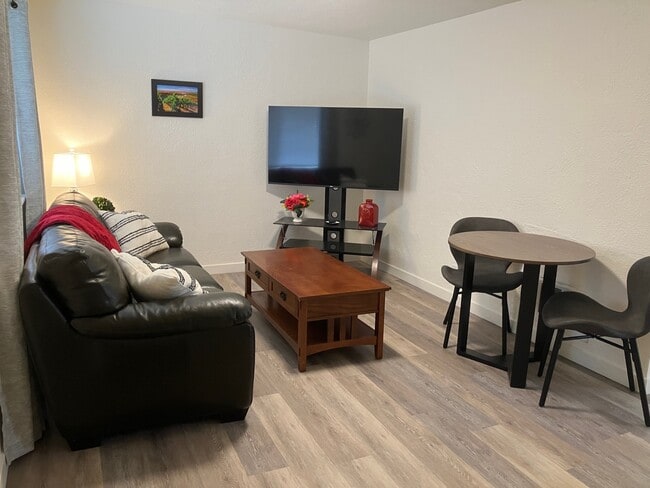 Building Photo - Basin Street Apartments Unit 5
