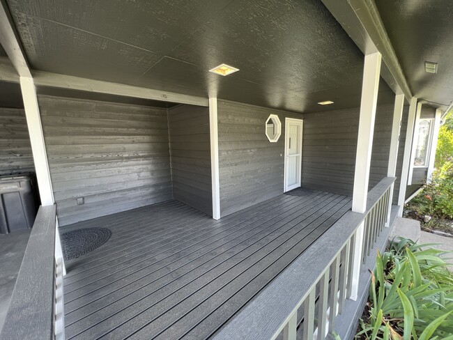 Photo - 610-612 12th St NE