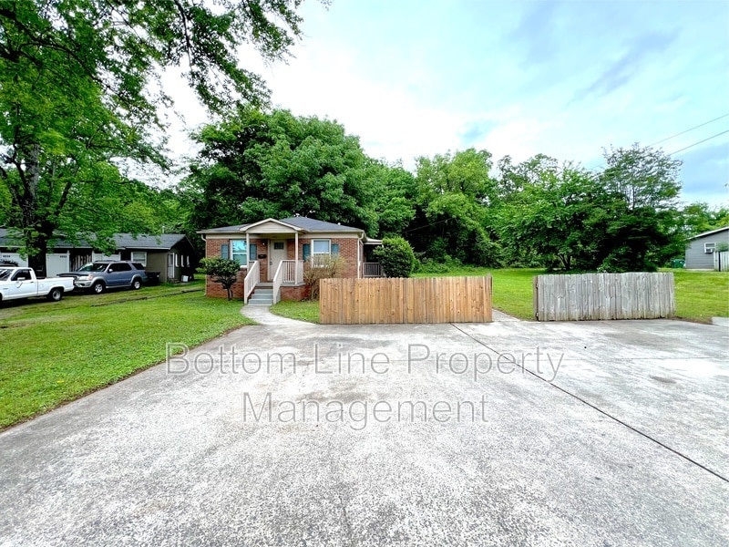 Photo - 4030 Bearwood Ave