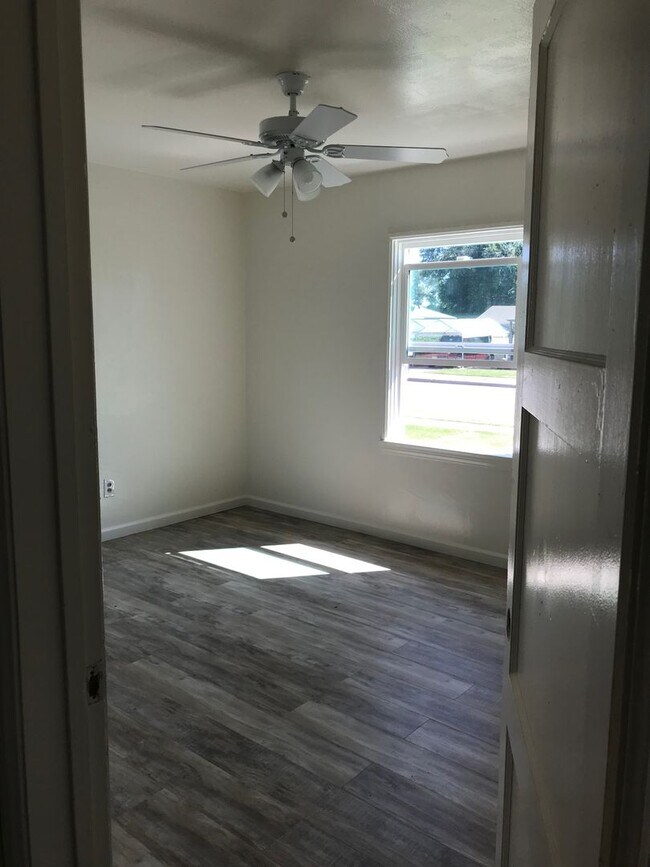 Photo - 242 E Alexander Ave