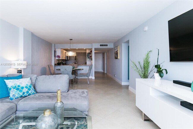 Photo - 14 Royal Palm Way Unit 6010