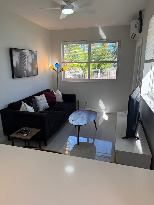 Photo - 2513 Staples Ave Unidad B