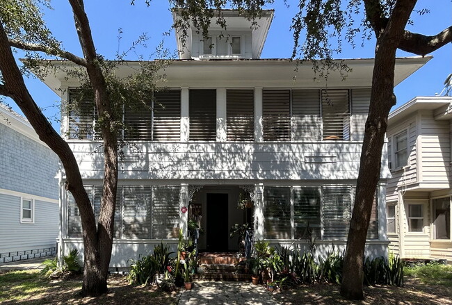 Building Photo - 940 6th St N Unit 3