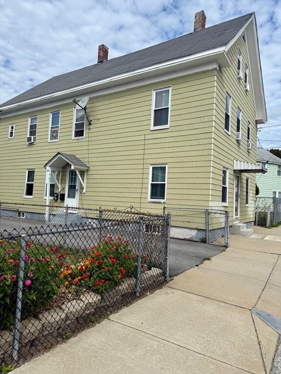 Building Photo - 9 Newhall St Unit 1 Rental