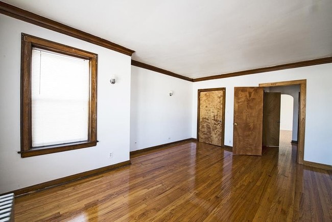 Photo - 1815 W 77th St