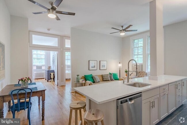 Building Photo - 3039 Macomb St NW Unit 30 Rental