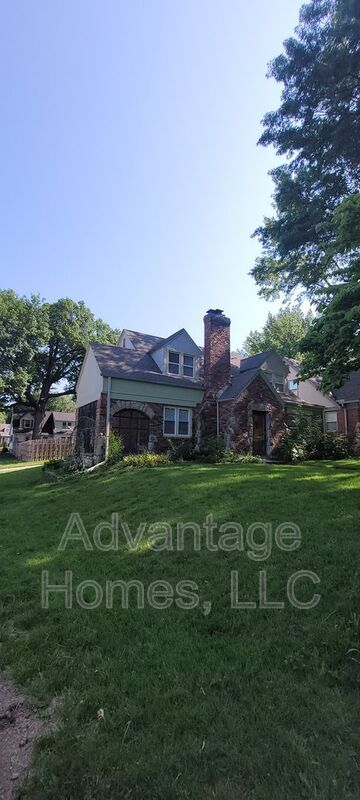 Photo - 200 E 73rd Terrace House