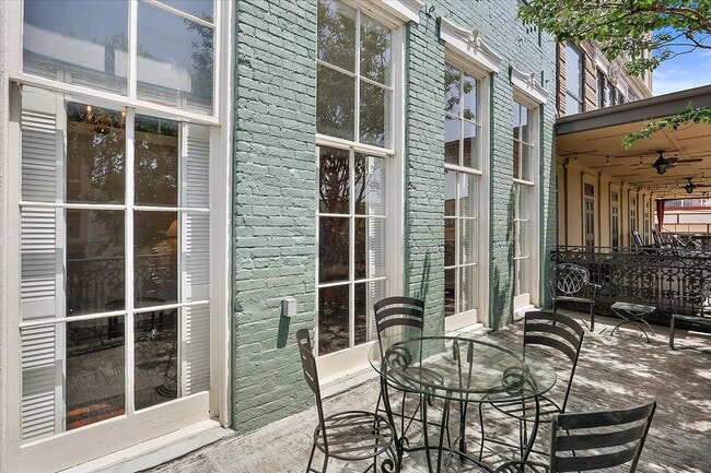 Building Photo - 1419 Washington St Unit A