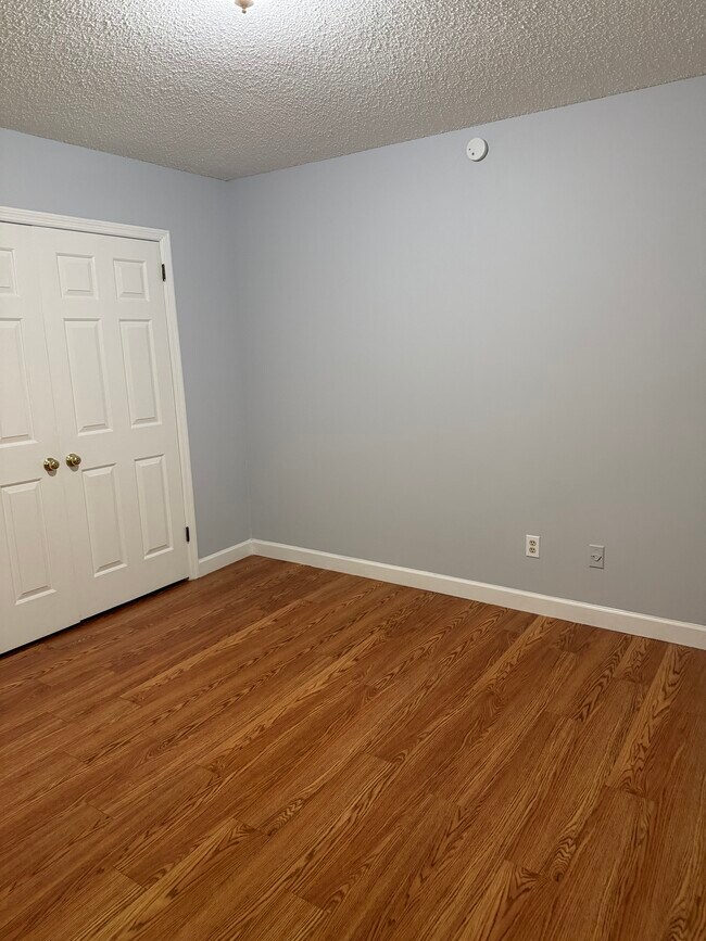 Photo - 605 Eastwood St Unit B