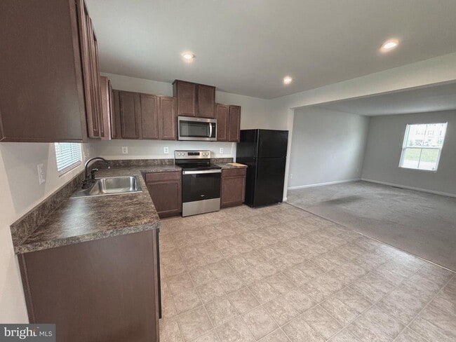 Photo - 57 Sebago Pl