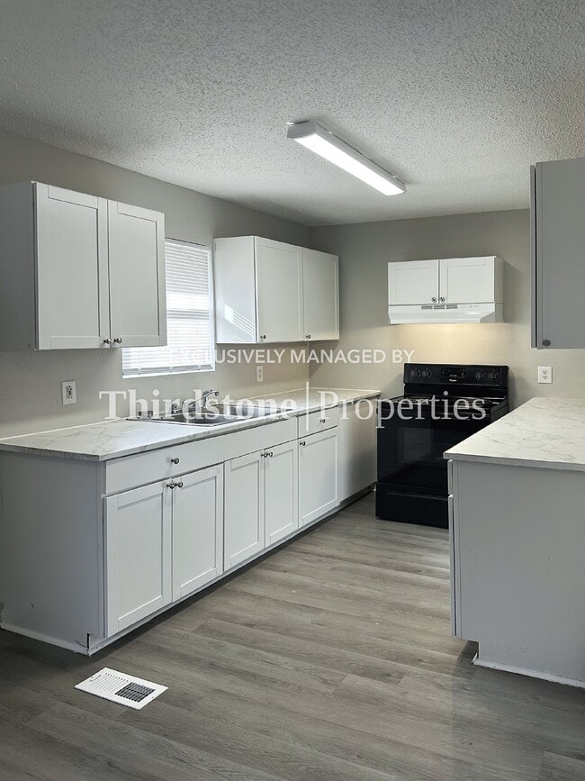 Photo - 6460 Lanark Ave