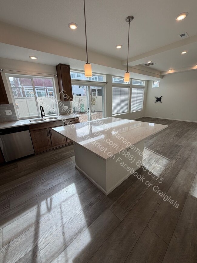 Photo - 1056 Highlands Dr