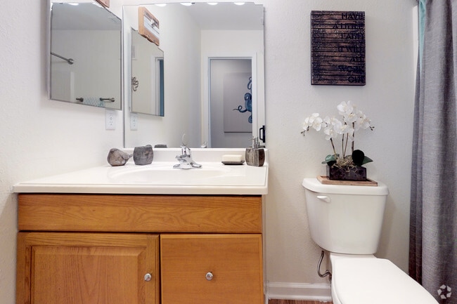 3BR, 2BA - 1189 SF