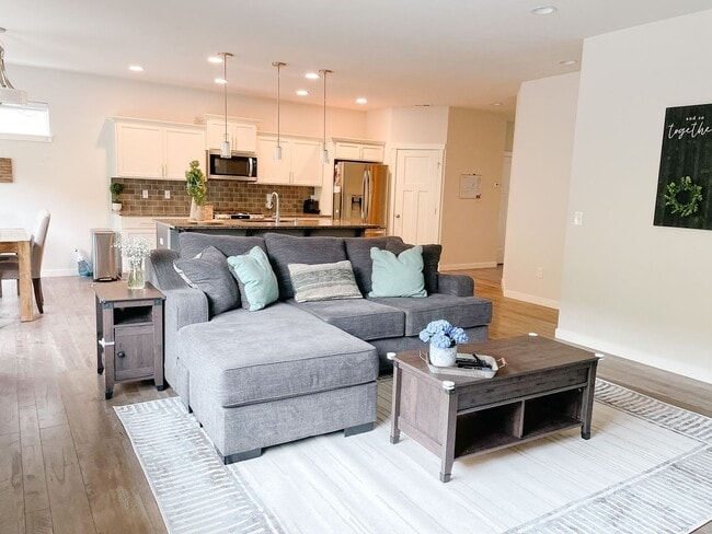 Photo - 4 Bedroom Home in Silverdale's Woodbridge Crossing!