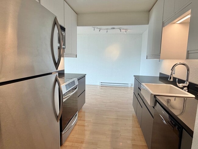 Photo - Lovely Fremont 2 Bedroom - Stellar Location! AVAILABLE 8/10/2026!
