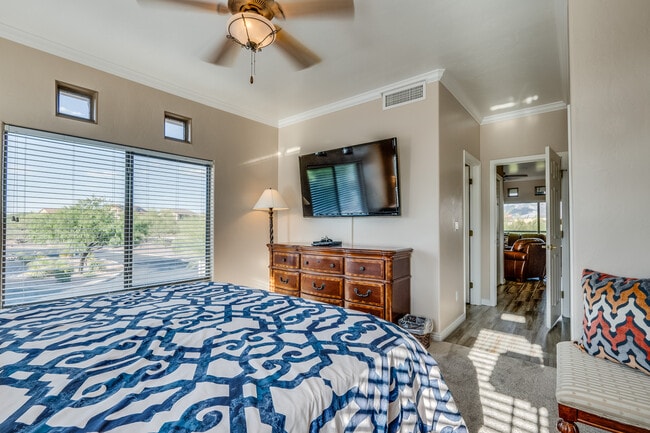 Primary bedroom - 655 W Vistoso Highlands Dr Condo Unit 210